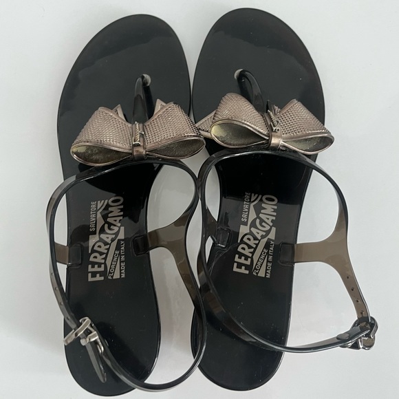 SALVATORE FERRAGAMO Rubber T-Strap Sandals Sz 8 - Picture 3 of 6